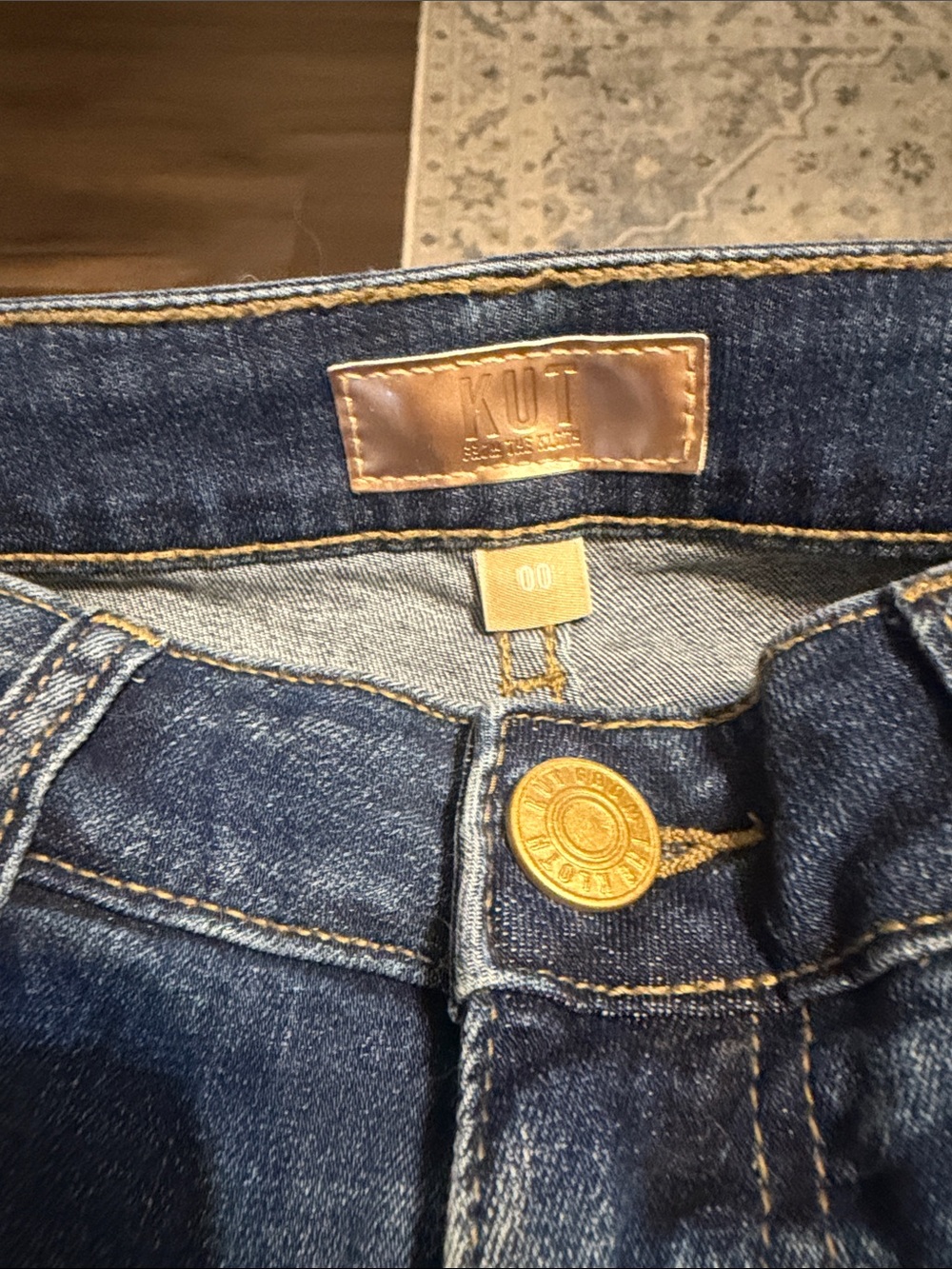 Kut from the Kloth  Womrn’s Dark Blue Boyfriend Jeans with Gold-Tone Button